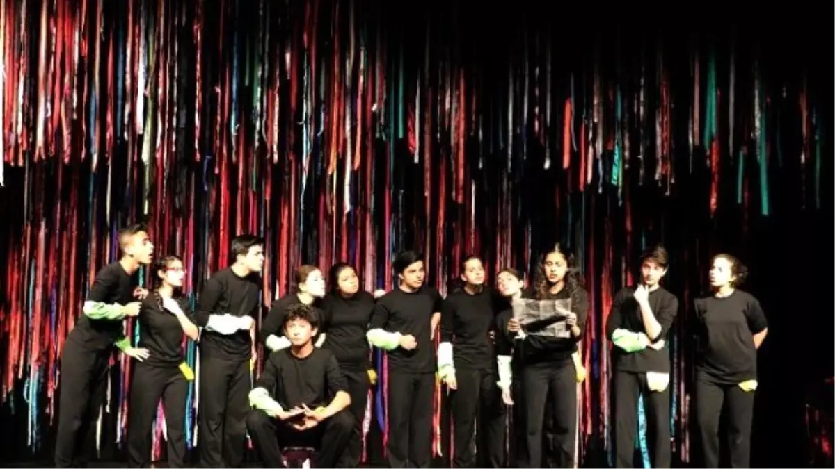 Festivalin 2. Günü 'Ne Dersin Azizim' ile Devam Etti