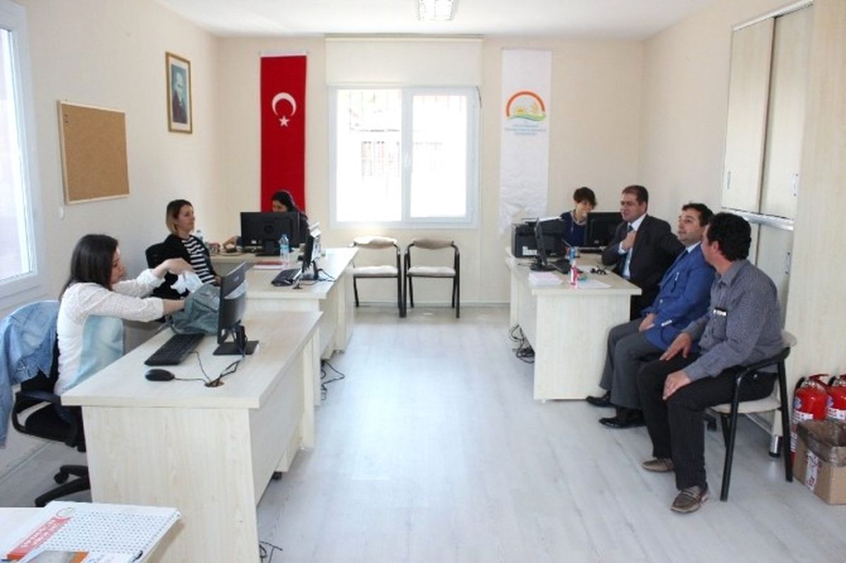 Foça\'da Üreticilere Yerinde Hizmet