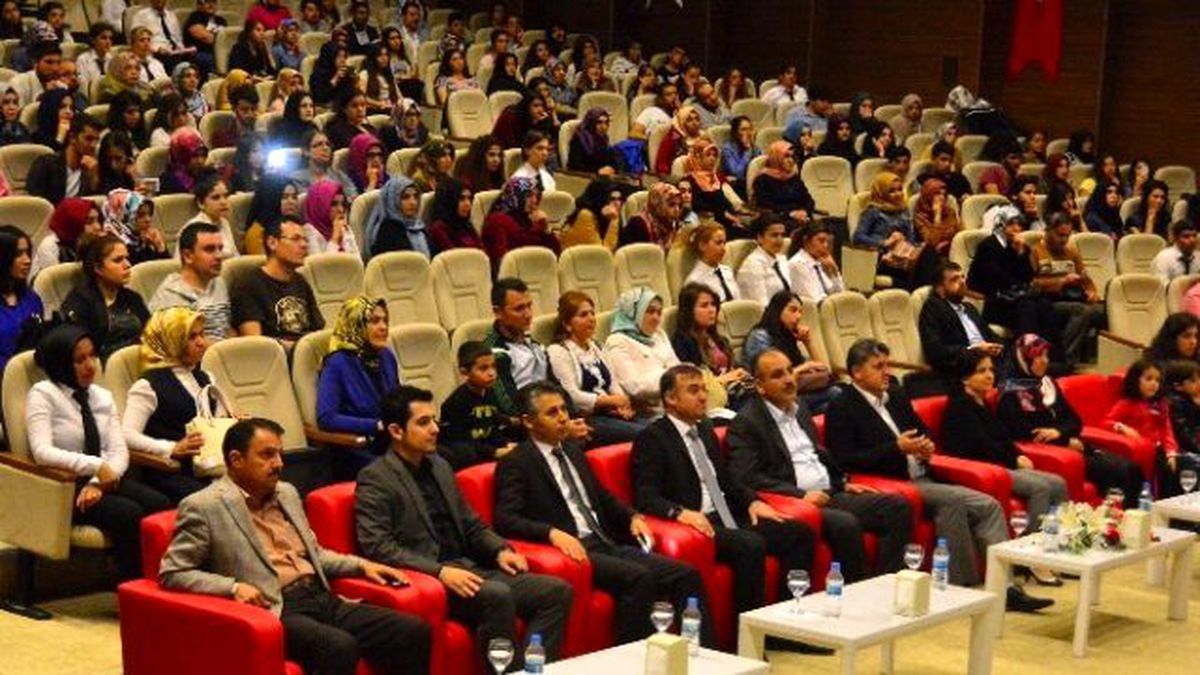 Gençleri Duygulandıran Kutsal Emanetler" Konulu Konferans Düzenlendi