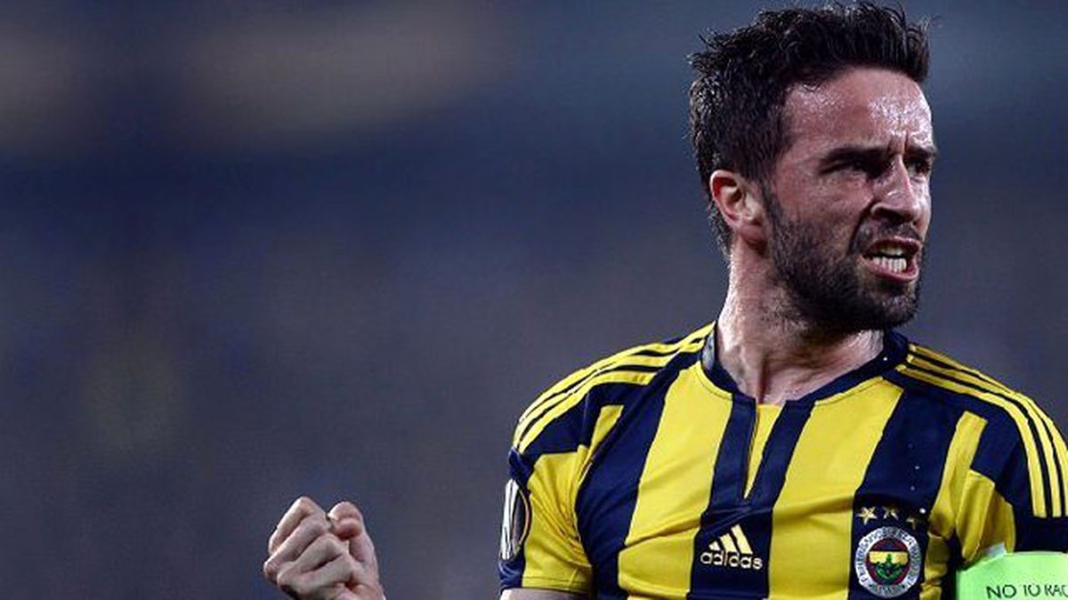 Gökhan Gönül, Fenerbahçe ile Sözleşme Yeniliyor