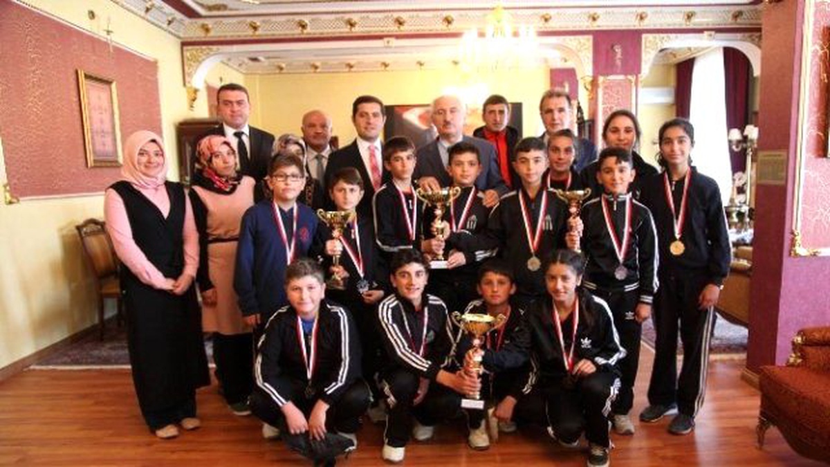 Gölovalı Öğrencilerden, Vali Alim Barut\'a Ziyaret