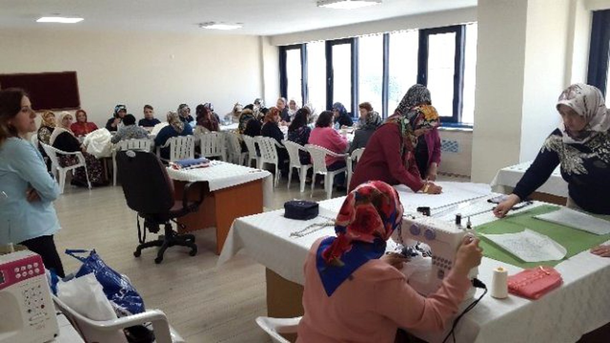 İzmek Kursiyerlerinin Ürünleri Görücüye Çıkıyor