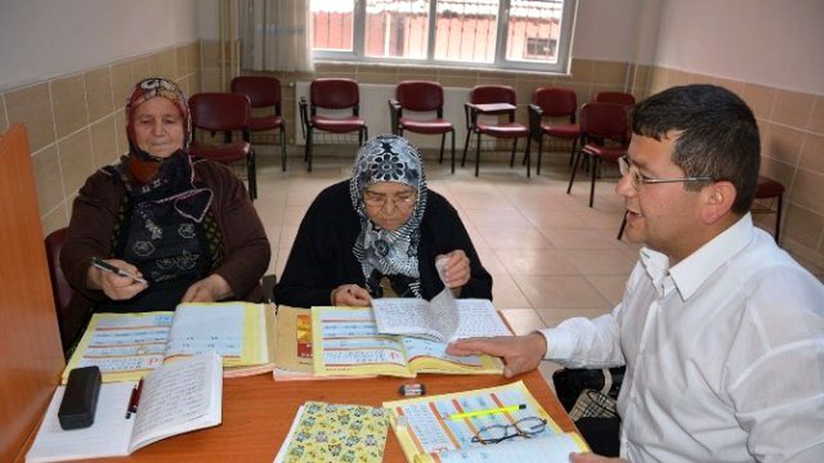 Korkuteli\'de "Okuma Yazma Bilmeyen Kalmayacak"