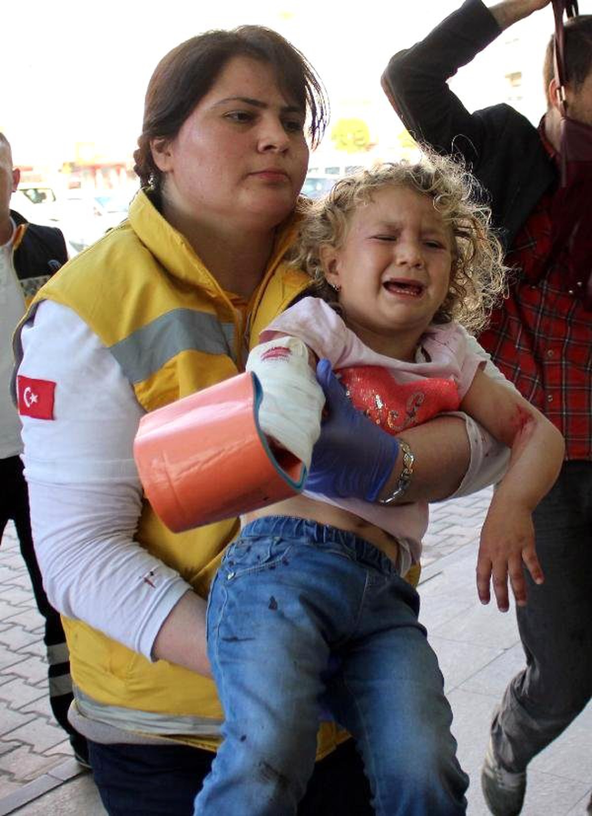 Küçük Kızın Kolu Asansör Boşluğuna Sıkıştı