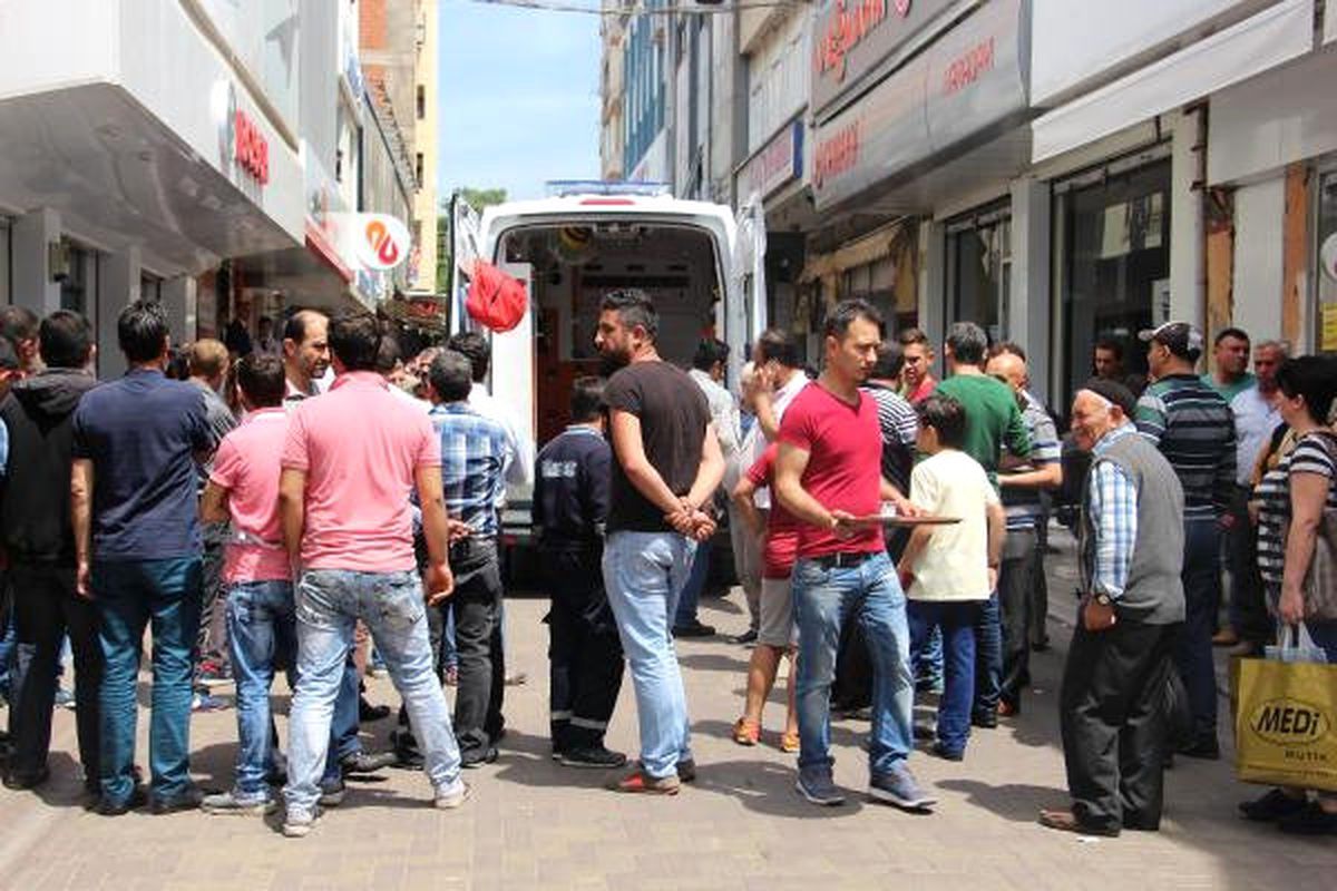 Nazilli\'de Asansör Boşluğa Düştü: 2 Yaralı