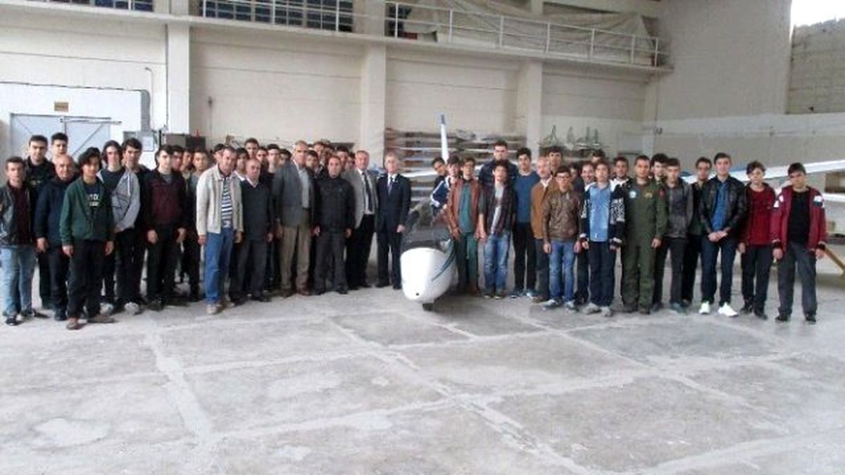 Öğrenciler Uçaklarla Tanıştı