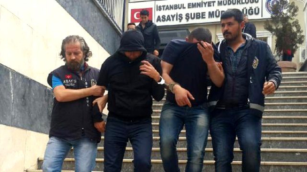Otomobilini Çaldıkları Kadını Az Kalsın Öldürüyorlardı
