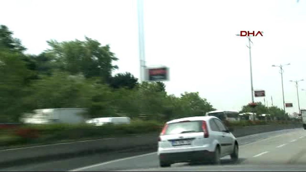 İstanbul\'da Trafik Çilesi! Şüpheli Paket Uzun Kuyruklar Oluşturdu