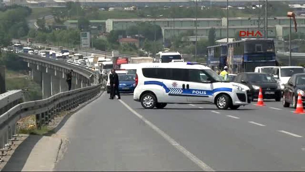 Sağmalcılar Viyadüğündeki Trafiğe Şüpheli Paket Engeli