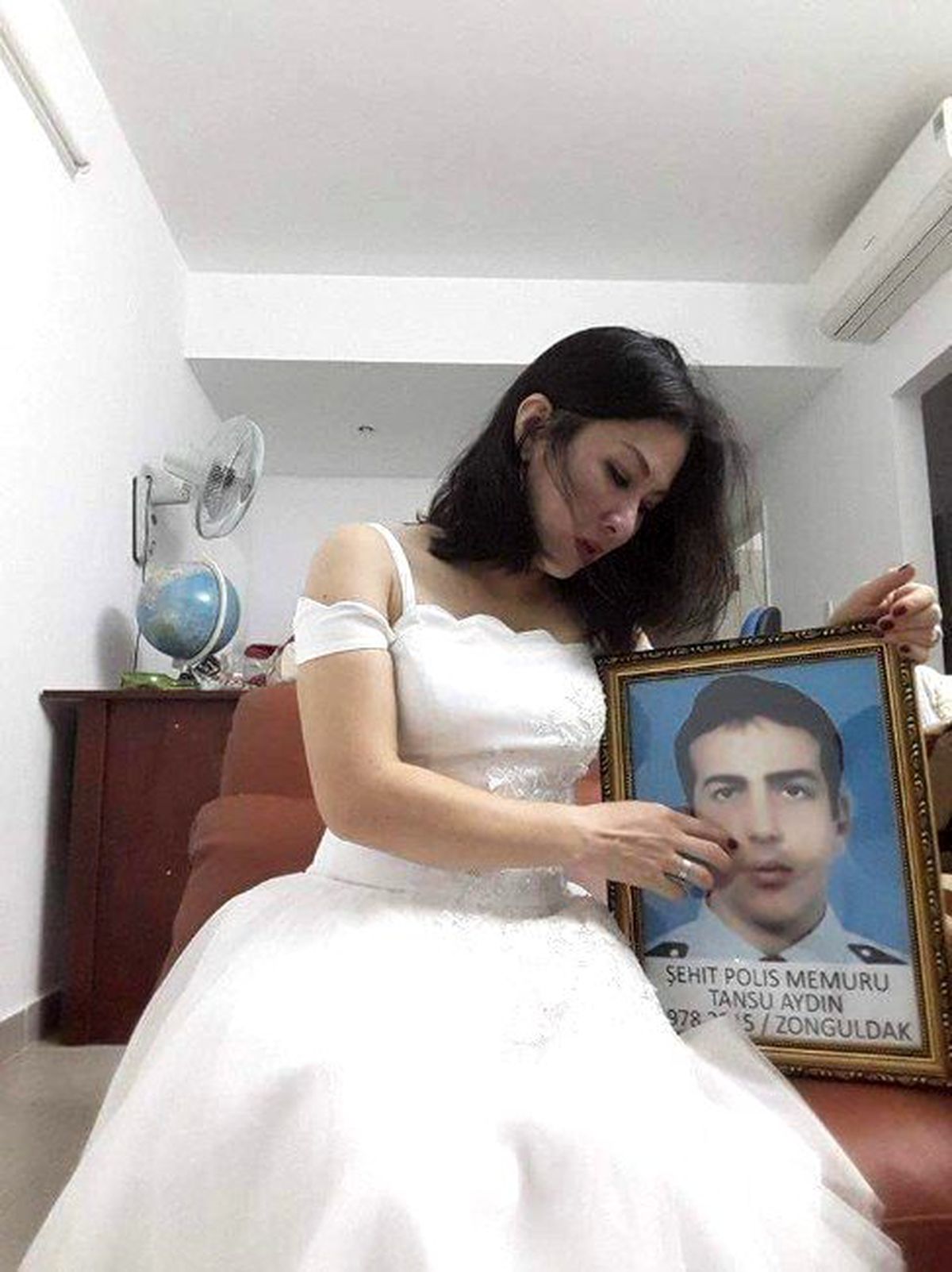 Şehidin Vietnamlı Eşi Gelinliğini Giydi, Gözyaşlarına Boğuldu