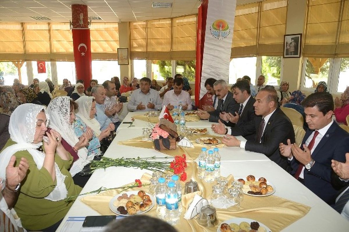 Şehit Annelerinden Başkan Sözlü\'ye Teşekkür Plaketi
