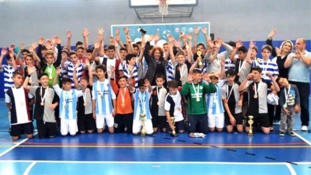 Spor Şenlikleri\'nde Futsal Heyecanı