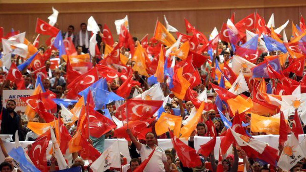 Sultanbeyli'de 'Yeni Başbakan Kim Olsun?' Anketi Yapıldı