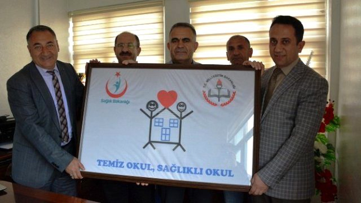 Tatvan\'da Bir Okul "Beyaz Bayrak" Almaya Hak Kazandı