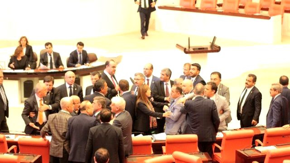 "Kaset" Kavgası! AK Partili ve CHP\'li Vekiller Birbirine Girdi