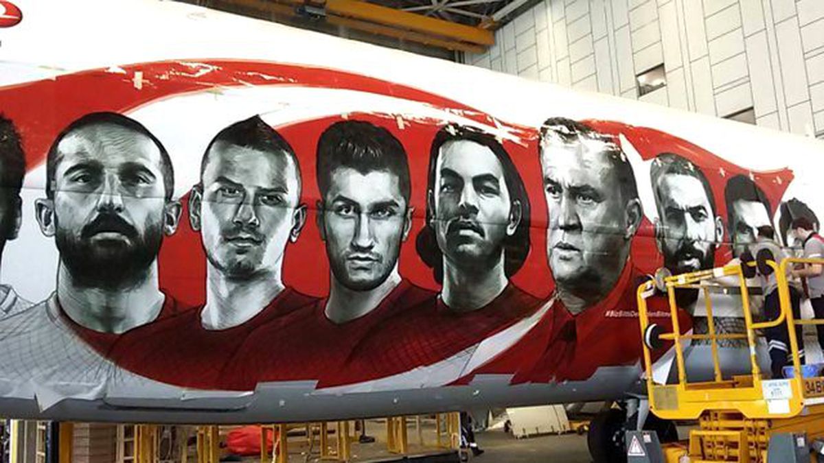 THY, Milli Takım'a Tahsis Ettiği Uçağı, Fotoğraflarla Süsledi