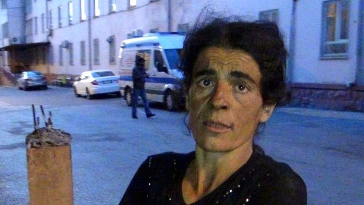 Yangında Ailesini Kaybeden Anneye Fatma Şahin Sahip Çıktı