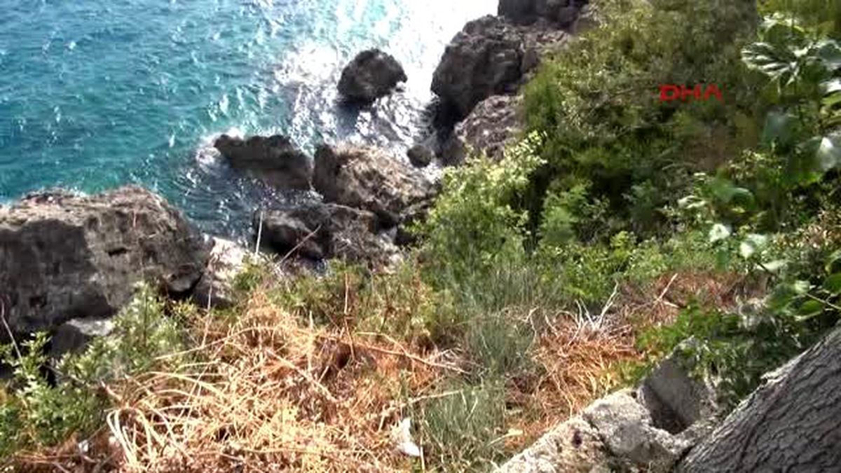 Antalya Falezlerde Erkek Cesedi Bulundu