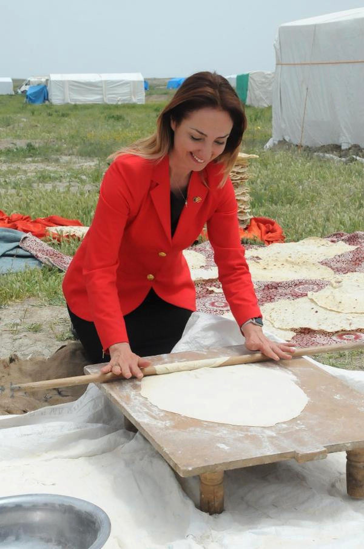 CHP\'den İhraç Edilen Aylin Nazlıaka Çapa Yaptı, Yufka Açtı