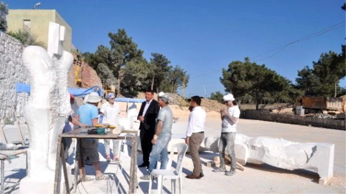 Başkan Turgut, Taş Heykel Sanatçılarını Ziyaret Etti