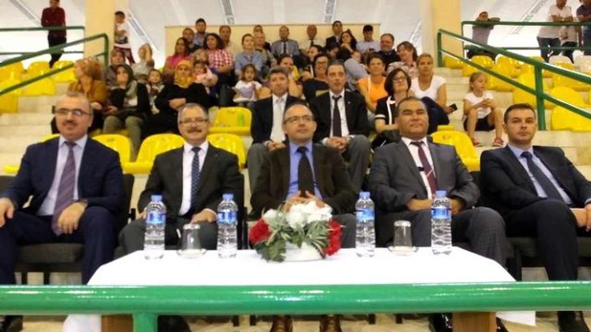 Burhaniye\'de Geleneksel Çocuk Oyunları Şenliği
