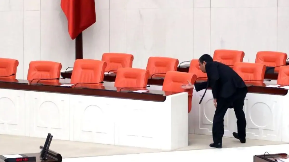 CHP'li Özel, Meclis'te Bakanlar Kurulu Sıralarında Bakan Aradı