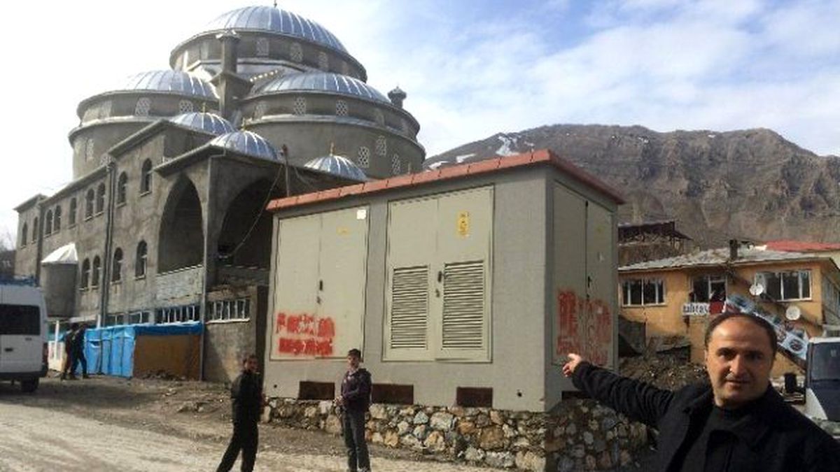 Elektrik Trafosu Minareye Engel