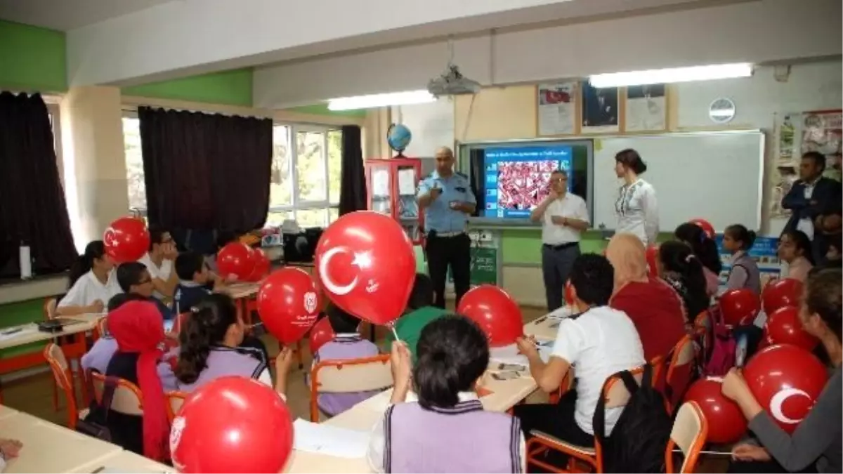 Engelli Öğrencilere İşaret Diliyle Trafik Eğitimi Verildi