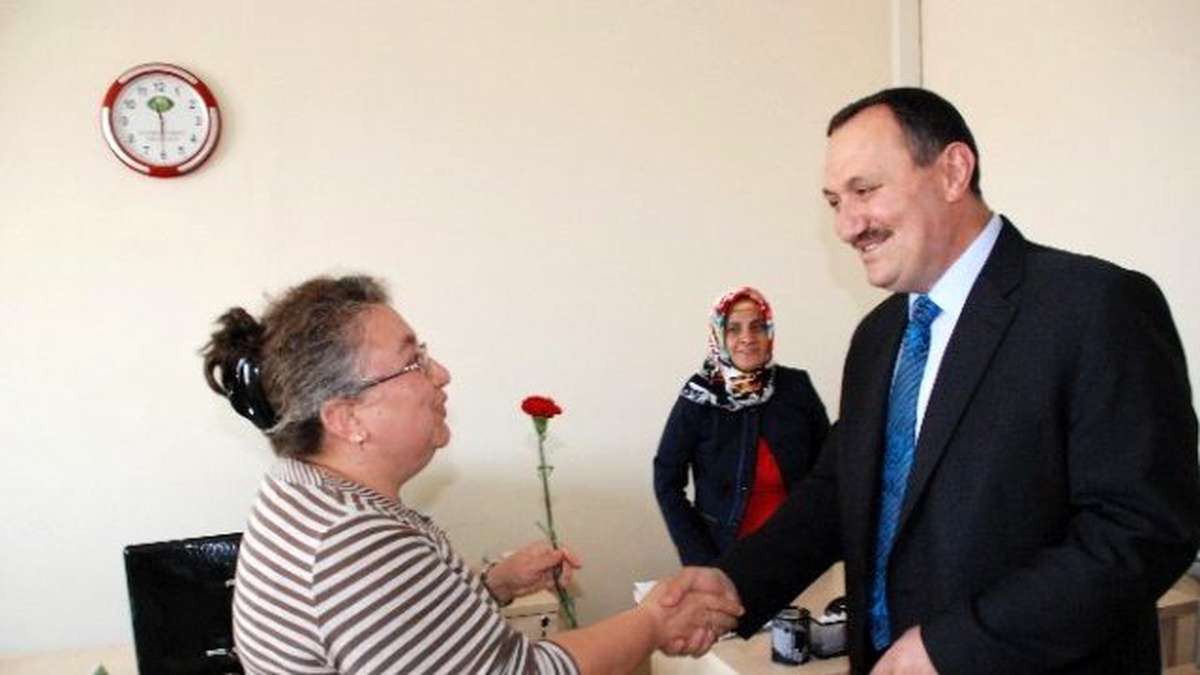 Gaziantep Sağlık Müdürü Dr. Sadettin Yazı Ebe ve Hemşireler Haftasını Kutladı