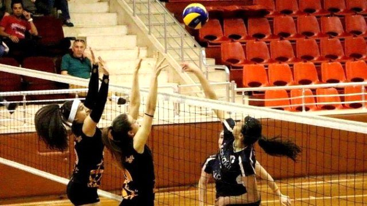Genç Kızlar Voleybol Grup Müsabakaları Büyük Heyecana Sahne Oldu