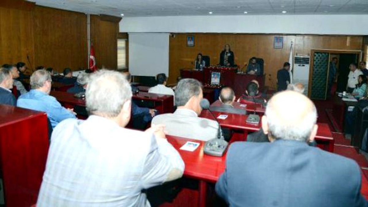 Gözaltında PKK\'nın Bombalı Saldırıda Ölen Tunç, Belediye Meclisinde Anıldı