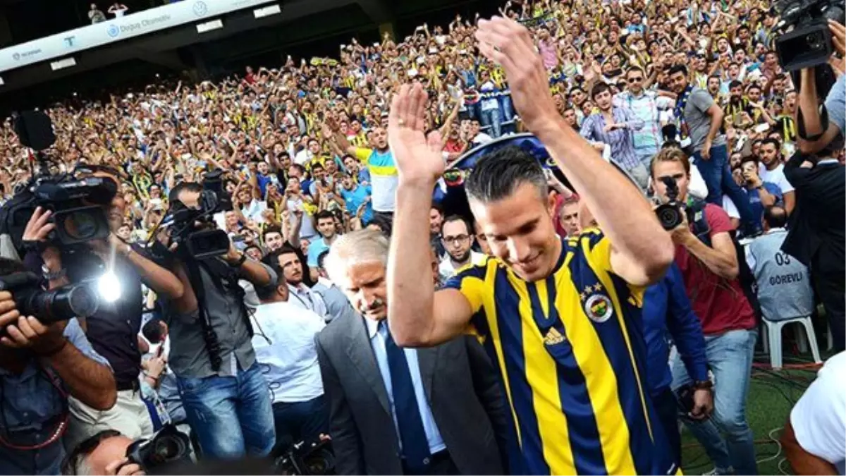 Lazio, Robin van Persie için Fenerbahçe'nin Kapısını Çalacak