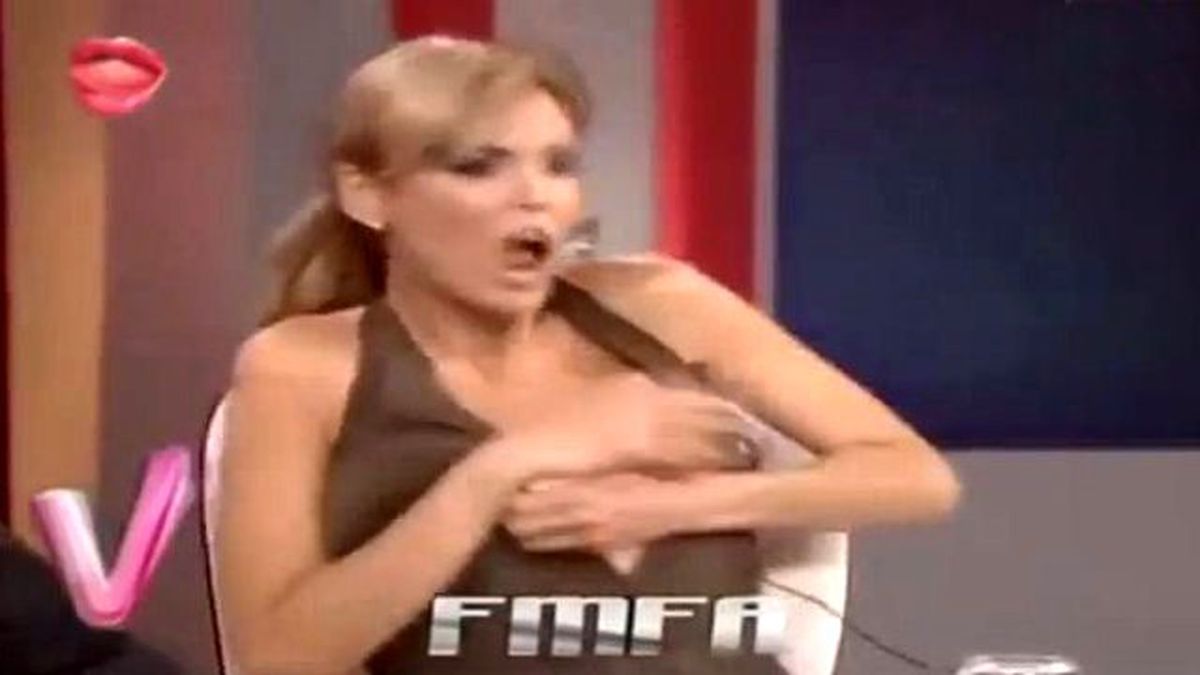 Program Sunucusunun Canlı Yayında Göğsü Açıldı