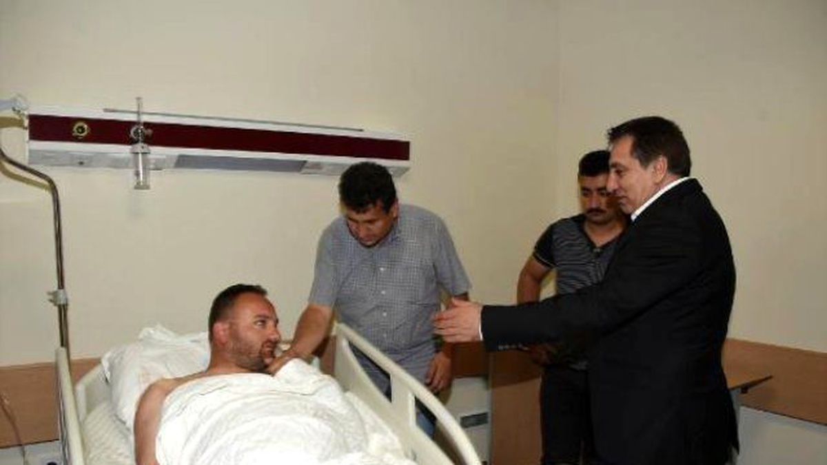 Şanlıurfa Valisi, Yaralı Polisi Ziyaret Etti