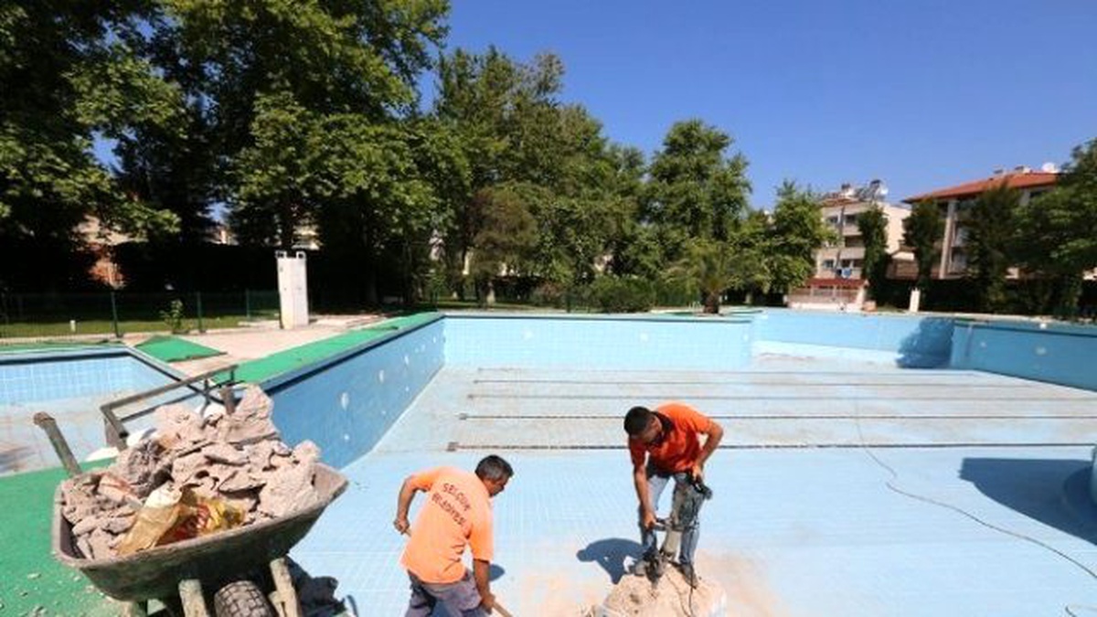 Selçuk Belediye Havuzu Yaza Hazırlanıyor