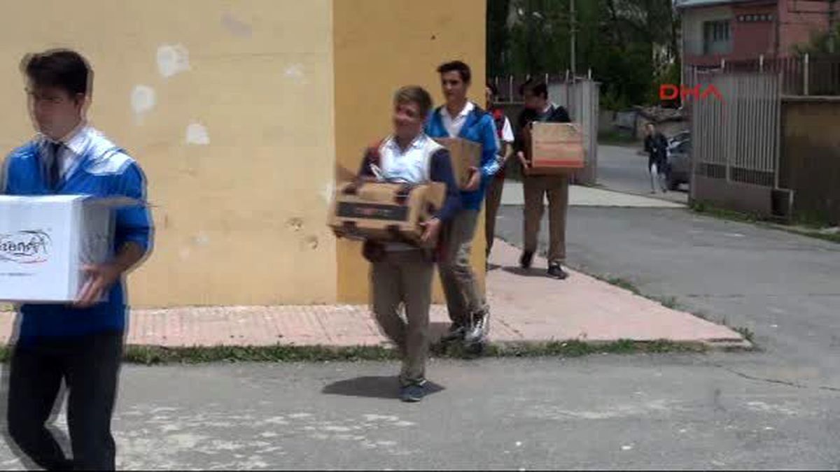 Sivas Lise Öğrencilerinden Nusaybin\'deki Polislere Yöresel Yemek