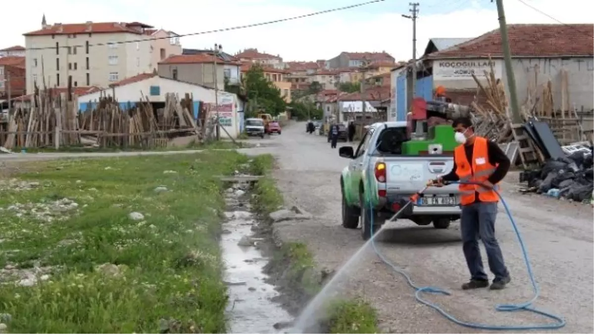 Sungurlu Belediyesi İlaçlama Çalışmalarına Hız Verdi