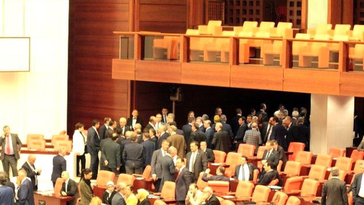 TBMM Genel Kurulu Bakan Elitaş Hakkındaki Gensoru Görüşülmeden Kapandı
