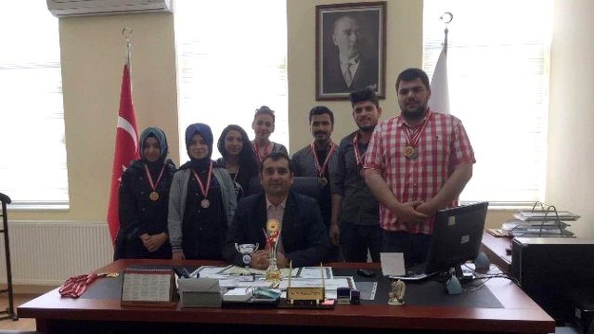 Üset Myo Öğrencileri Başarıya Doymuyor