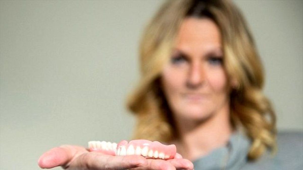 Zayıflamak İçin İğnelerini Bırakan Şeker Hastası Kadın Dişlerinden Oldu