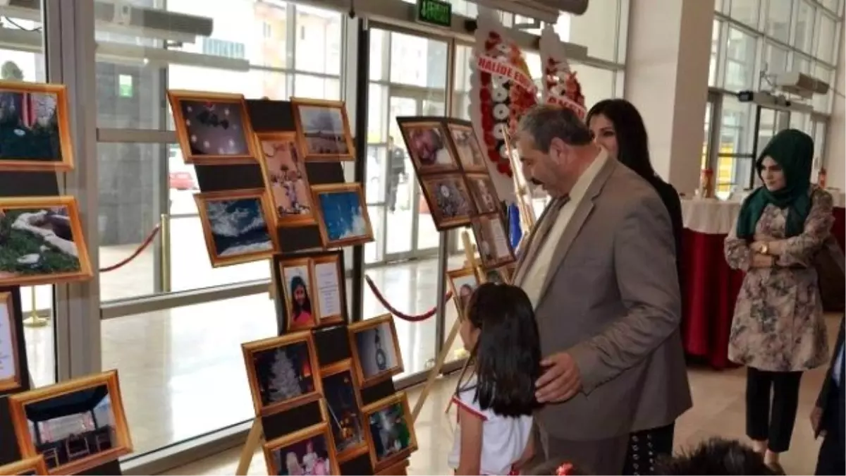 Anaokulu Öğrencileri Kendi Dünyalarını Fotoğraflara Yansıttı