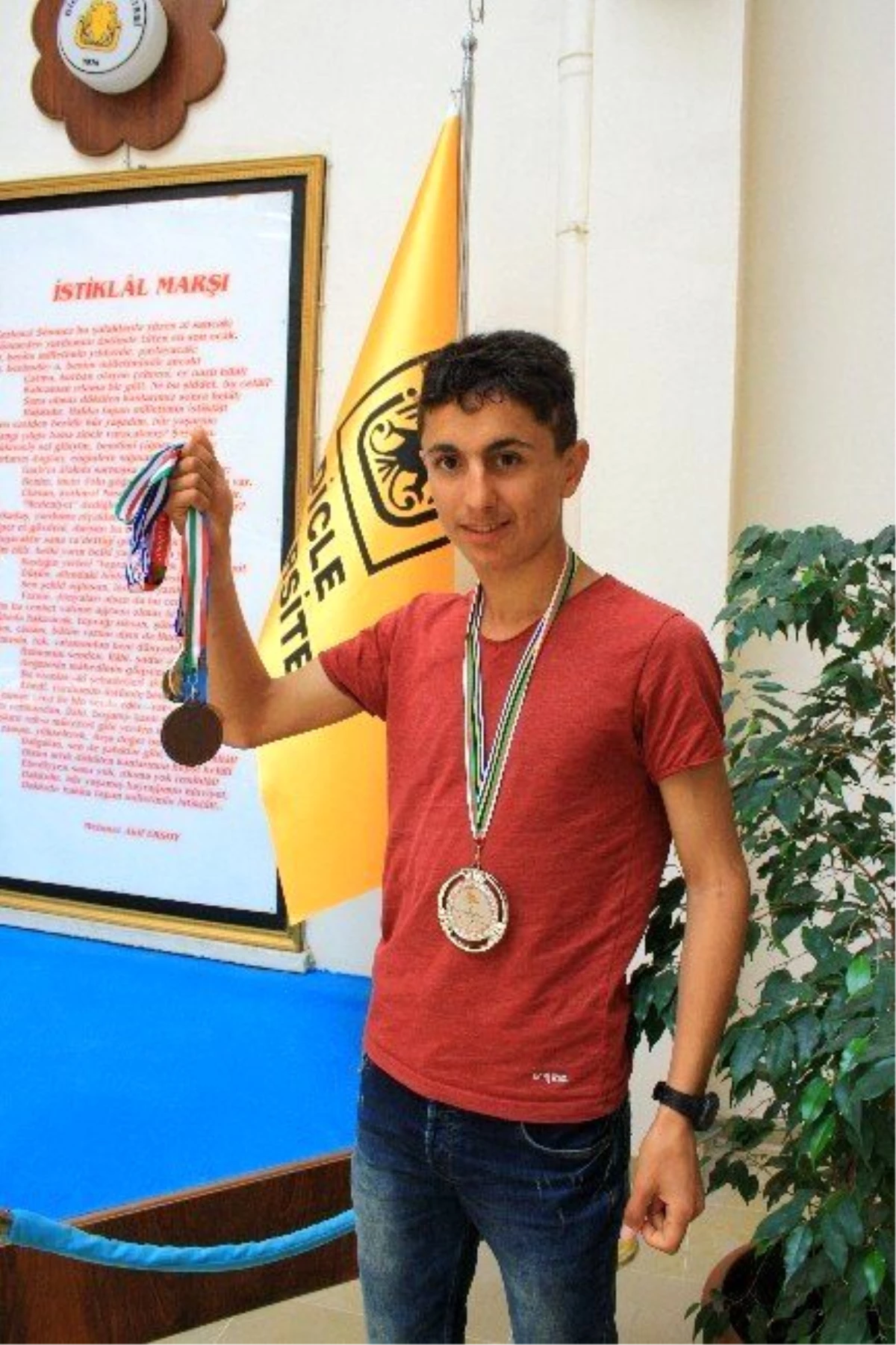 Atletizm Dünya Şampiyonası\'nda Dü Öğrencisine Şeref Madalyası