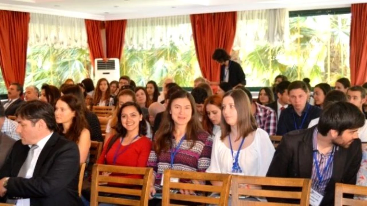 Ayvalık\'ta Gençlik Meclis\'te Çalıştayı Başladı