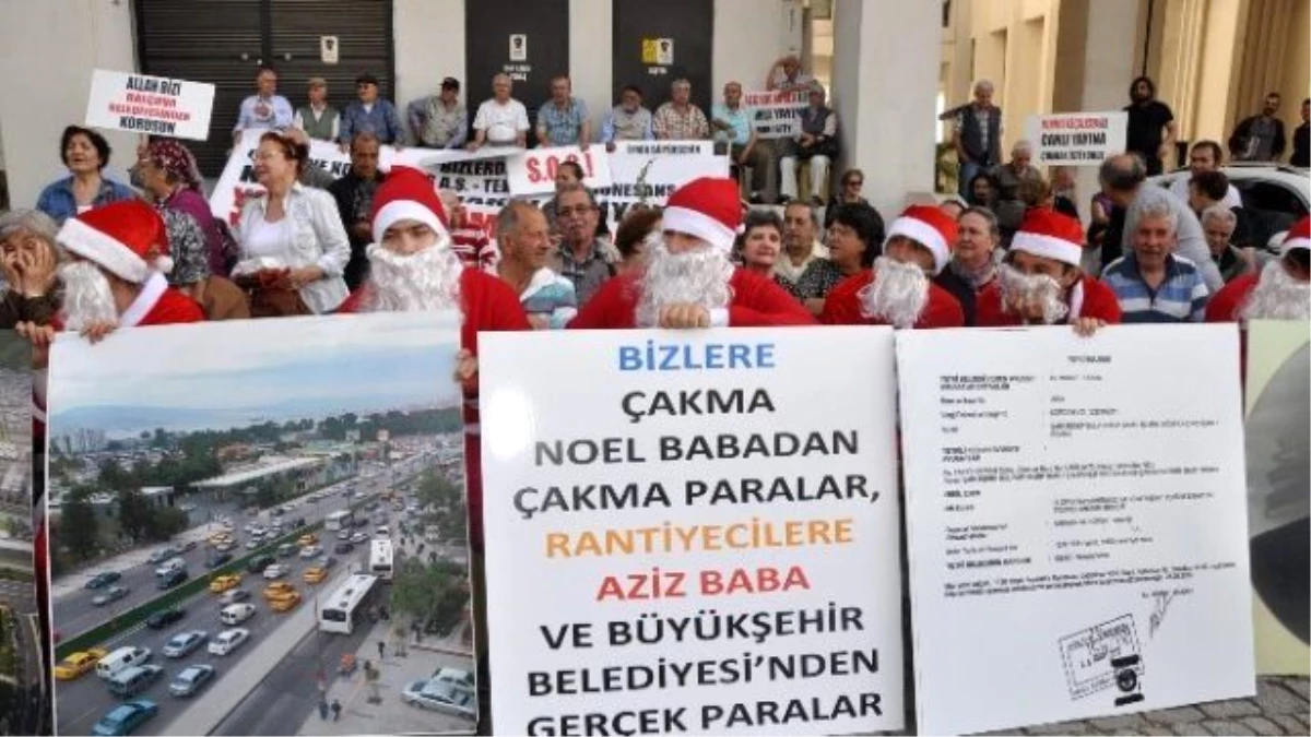Balçova Arsa Mağdurları\'ndan \'Noel Baba\' Kıyafetli Eylem