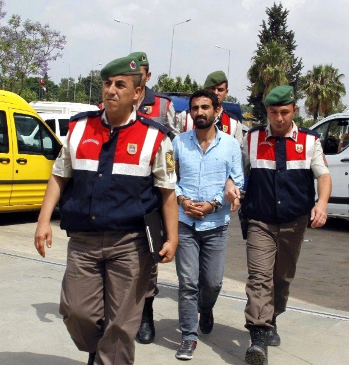 BDP\'li Eski Belediye Başkanının Yeğeni Gözaltına Alındı