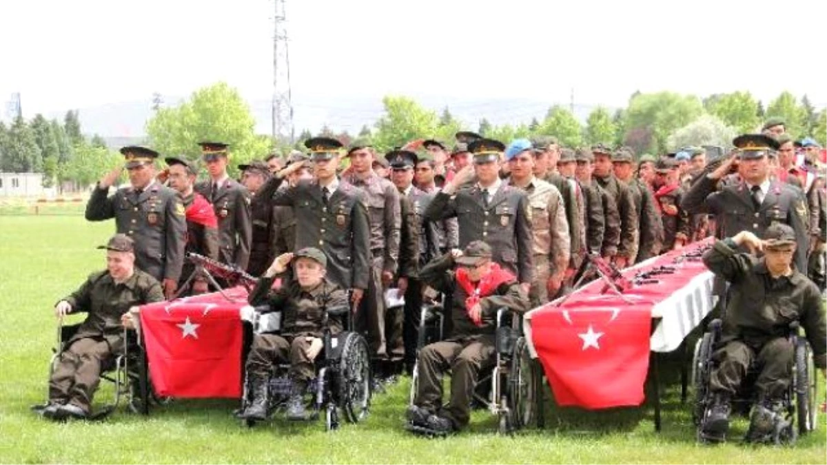 Bursa\'da Engelli Gençlerin 1 Günlük Askerlik Sevinci