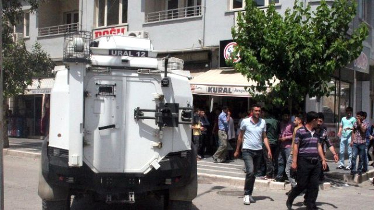 Cizre\'de Şüpheli Çanta Fünye ile Patlatıldı