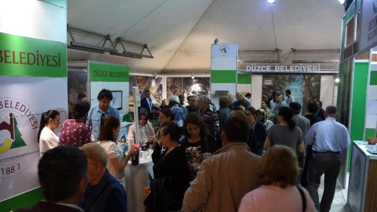 Düzce Stantlarına Ziyaretçi Akını
