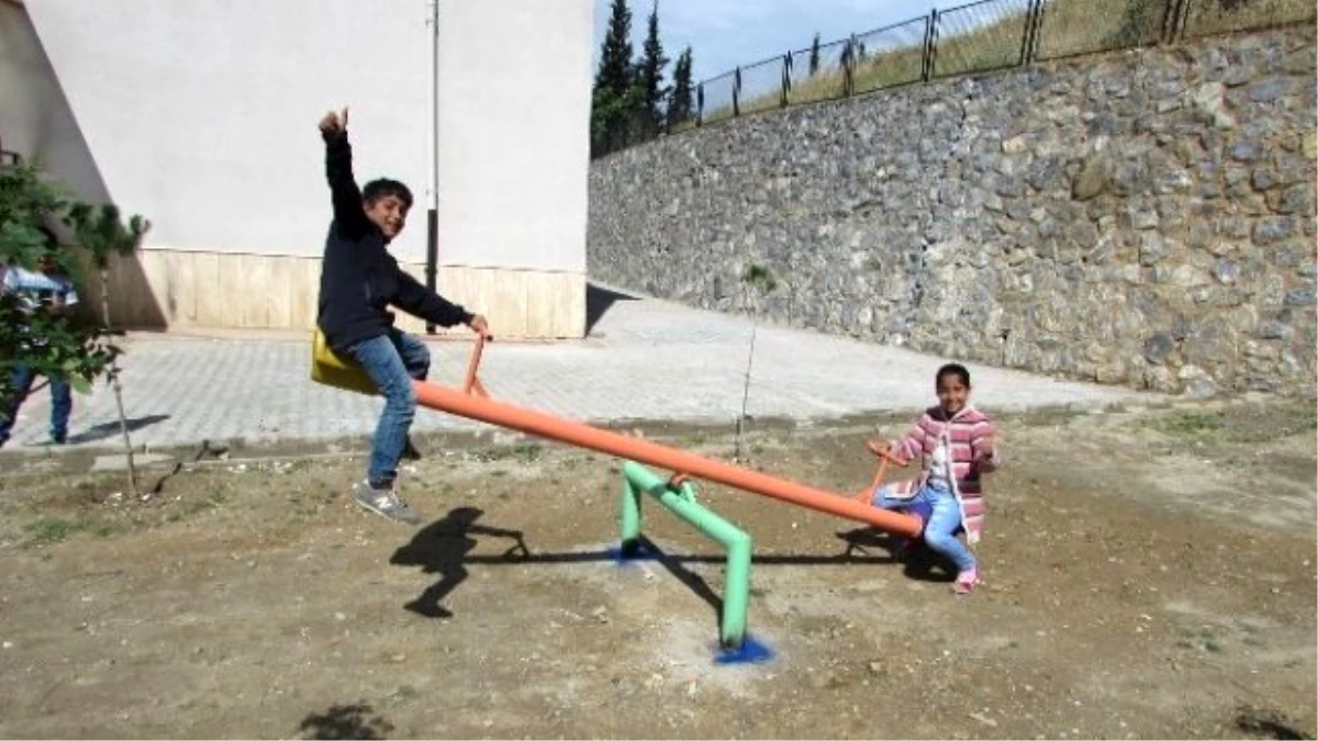 Efeler Belediyesi Merkez Yeniköylü Çocukları Sevindirdi