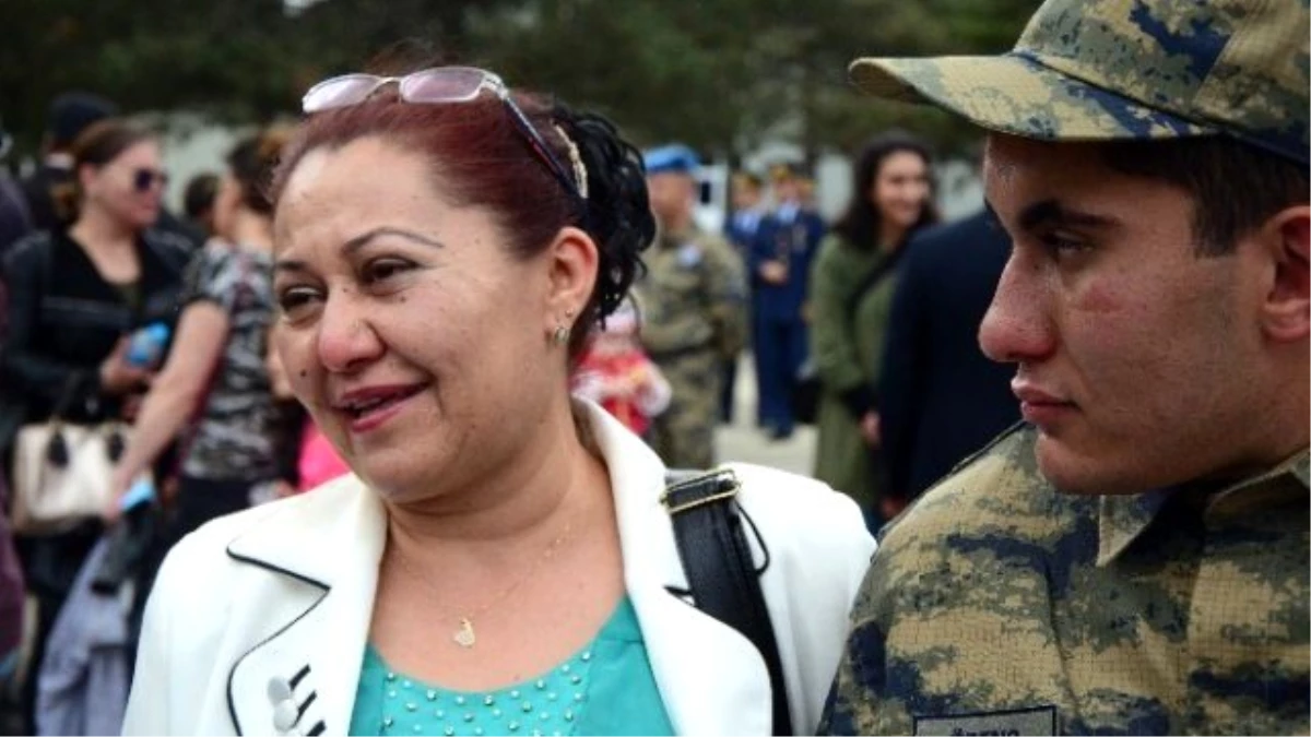 Engelli Oğlu Asker Olan Annenin Sevinç Gözyaşları